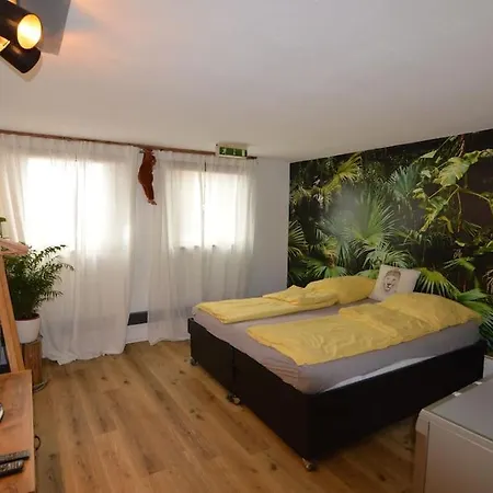 Gemutlich Zentrale Souterraint 65qm Apartmán *