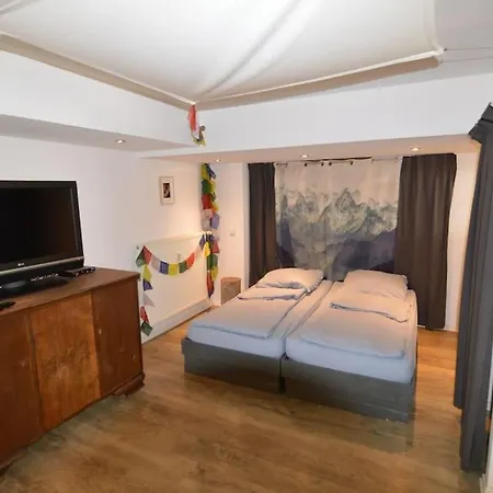 Gemutlich Zentrale Souterraint 65qm Apartmán *